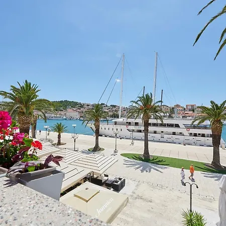 Stella Old Town Trogir, With Balcony 公寓 特罗吉尔