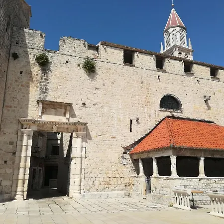 Stella Old Town Trogir, With Balcony * تروغير
