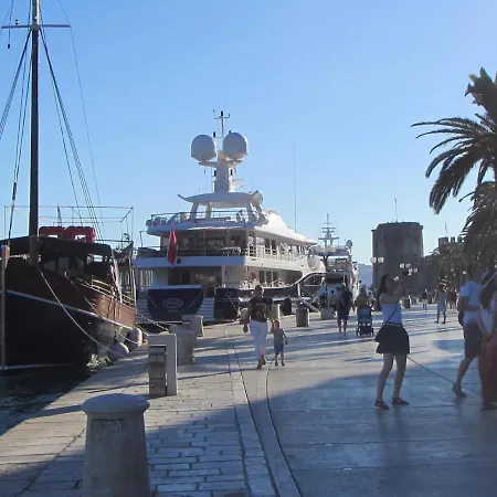 Stella Old Town Trogir, With Balcony * トロギール